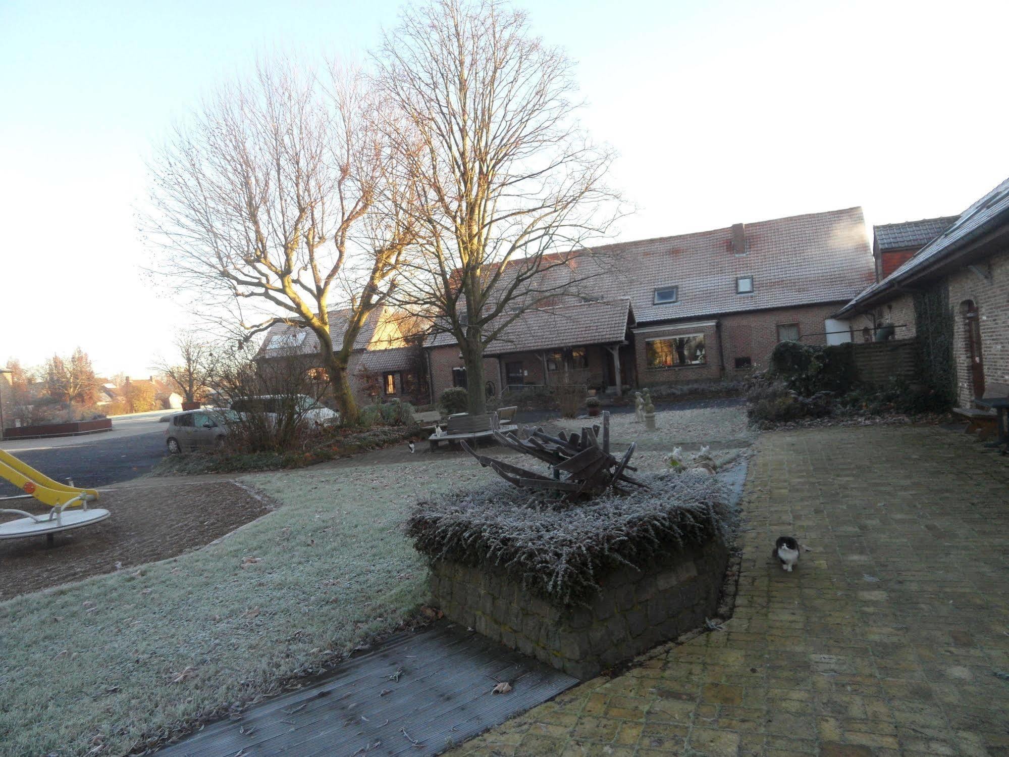B&B Ter Gracht เวเวลเคม ภายนอก รูปภาพ